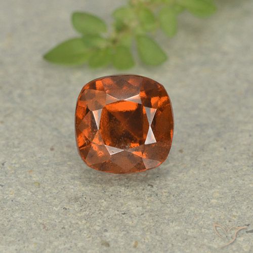 1.92ct 자연스러운 미디엄 오렌지 헤소나이트 가넷, 방석, VS