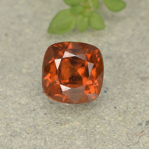 1.83ct 자연스러운 붉은 오렌지 헤소나이트 가넷, 방석, VS