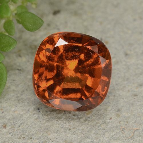 1.94ct 자연스러운 미디엄 오렌지 헤소나이트 가넷, 방석, VS