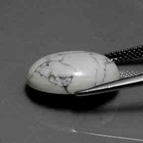 7.88캐럿 천연 회백색 하울라이트, 타원형 컷, 16.1×12.2 mm, 불투명체