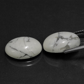 0.00캐럿 천연 회백색 하울라이트, 타원형, 불투명체