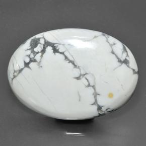 84.13캐럿 천연 여러 가지 빛깔의 흰색 하울라이트, 타원형 컷, 44×30.8 mm, 불투명체