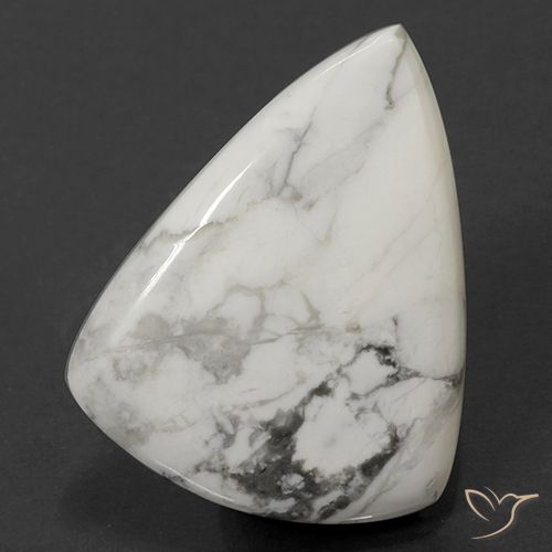 71.74ct 자연스러운 회백색 하울라이트, 배 모양, 불투명체