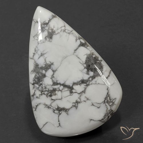 75.33ct 자연스러운 회백색 하울라이트, 배 모양, 불투명체