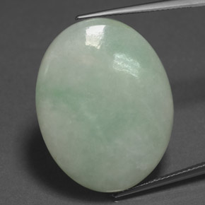 30.33캐럿 천연 파스텔 그린 경옥, 타원형 컷, 27.9×21.7 mm, 불투명체