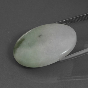 34.38캐럿 천연 파스텔 그린 경옥, 타원형 컷, 29.1×21.7 mm, 투명한