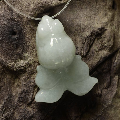 34.84캐럿 천연 녹색을 띤 흰색 비취, 멋진 모양, 투명한