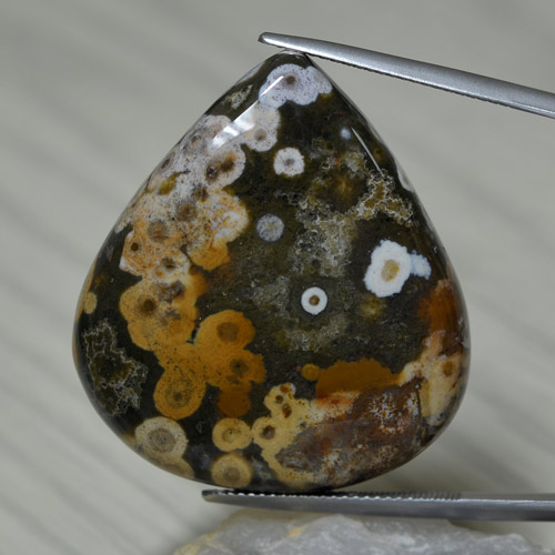 61.38캐럿 천연 멀티컬러 재스퍼, 배 모양, 34.1×31.1 mm, 불투명체