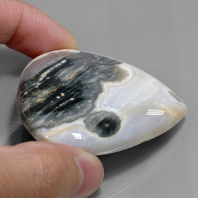 137.25캐럿 천연 멀티컬러 재스퍼, 배 모양, 49.9×48.8 mm, 불투명체