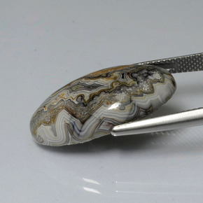 12.43캐럿 천연 다색 벽옥, 타원형 컷, 불투명체