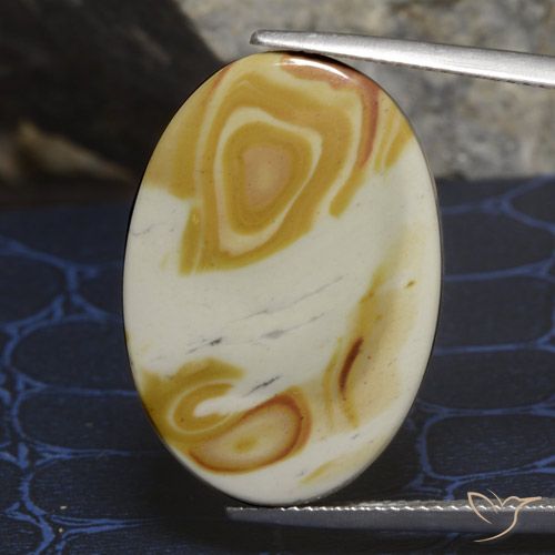 20.47ct 자연스러운 다색 벽옥, 타원형, 불투명체