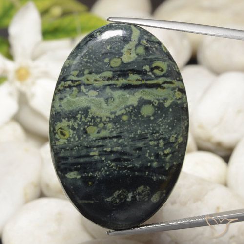 56.84ct 자연스러운 다색 벽옥, 타원형, 불투명체