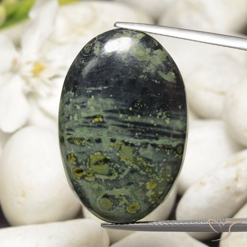 32.54ct 자연스러운 다색 벽옥, 타원형, 불투명체