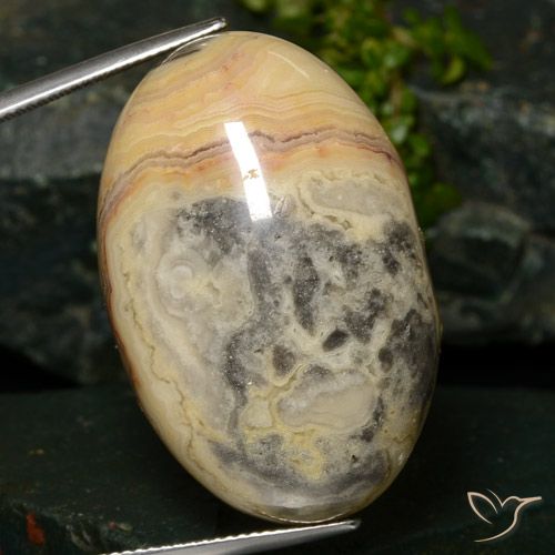 60.46ct 자연스러운 다색 벽옥, 타원형, 불투명체