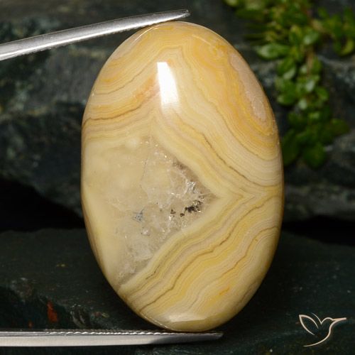 59.42ct 자연스러운 다색 벽옥, 타원형, 불투명체