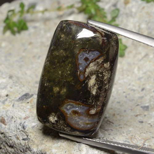 26.54ct 자연스러운 다색 벽옥, 방석, 불투명체