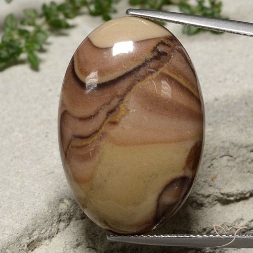 25.96ct 자연스러운 다색 벽옥, 타원형, 불투명체