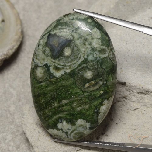 29.52ct 자연스러운 다색 벽옥, 타원형, 불투명체