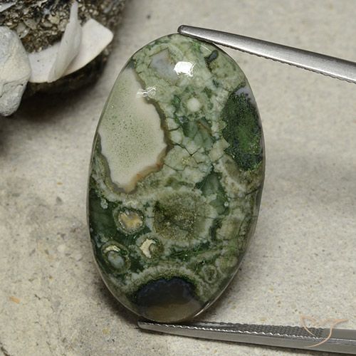25.95ct 자연스러운 다색 벽옥, 타원형, 불투명체