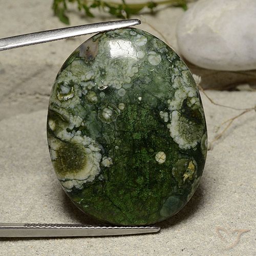 26.90ct 자연스러운 다색 벽옥, 타원형, 불투명체