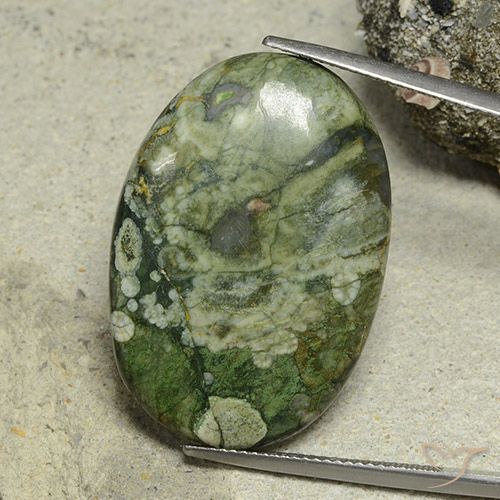 30.68ct 자연스러운 다색 벽옥, 타원형, 불투명체