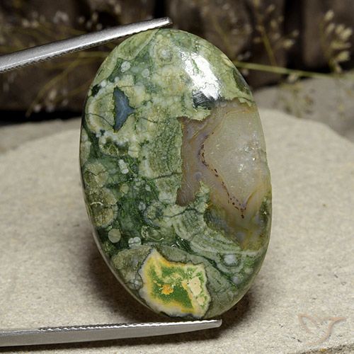 28.92ct 자연스러운 다색 벽옥, 타원형, 투명한