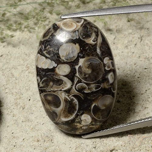 29.80ct 자연스러운 다색 벽옥, 타원형, 불투명체