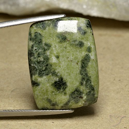27.66ct 자연스러운 다색 벽옥, 방석, 불투명체