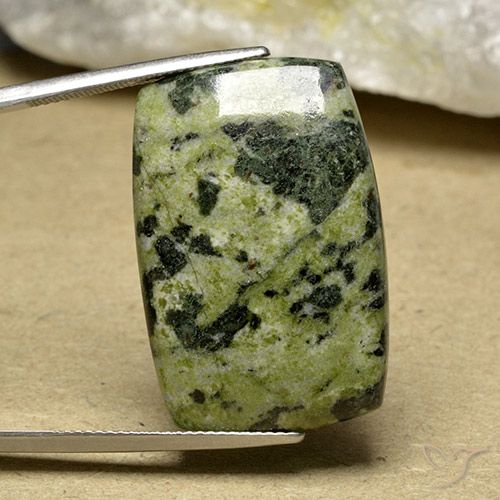 32.36ct 자연스러운 다색 벽옥, 방석, 불투명체