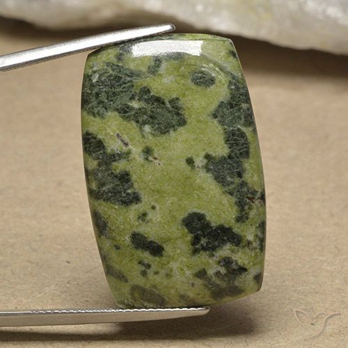 32.77ct 자연스러운 다색 벽옥, 방석, 불투명체