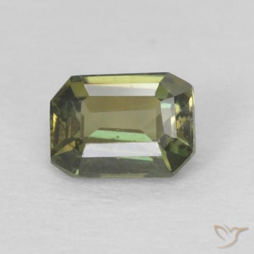0.26ct 자연스러운 어스 그린 코너루파인, 에메랄드 컷, VS