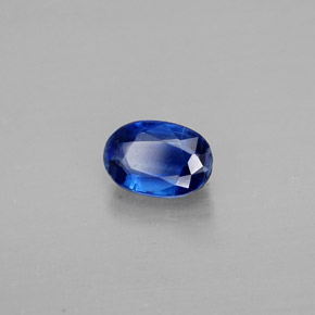0.80캐럿 천연 딥 블루 카이아나이트, 타원형 컷, 6.2×4.2 mm, VS-SI