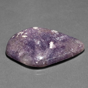 25.88캐럿 천연 바이올렛 레피돌라이트, 멋진 모양, 31.3×22.8 mm, 불투명체