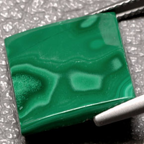 11.01캐럿 천연 여러 가지 빛깔의 녹색 말라카이트, 바게트, 15.1×14.7 mm, 불투명체