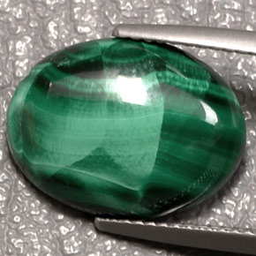 7.84캐럿 천연 여러 가지 빛깔의 녹색 말라카이트, 타원형 컷, 15.9×12 mm, 불투명체