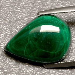 11.44캐럿 천연 여러 가지 빛깔의 녹색 말라카이트, 배 모양, 17×12.3 mm, 불투명체