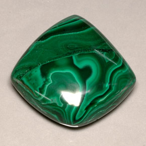 111.85캐럿 천연 여러 가지 빛깔의 녹색 말라카이트, 멋진 모양, 30.7×30.6 mm, 불투명체