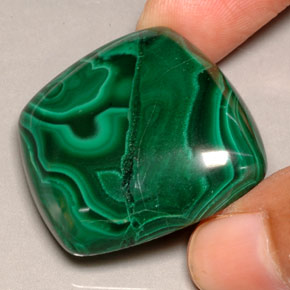 111.85캐럿 천연 여러 가지 빛깔의 녹색 말라카이트, 멋진 모양, 30.7×30.6 mm, 불투명체