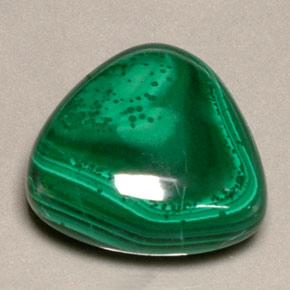 22.53캐럿 천연 여러 가지 빛깔의 녹색 말라카이트, 트릴리언, 17.3×17.2 mm, 불투명체