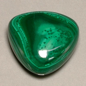 22.53캐럿 천연 여러 가지 빛깔의 녹색 말라카이트, 트릴리언, 17.3×17.2 mm, 불투명체