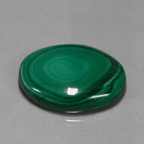 47.62캐럿 천연 여러 가지 빛깔의 녹색 말라카이트, 타원형 컷, 28.6×20.9 mm, 불투명체