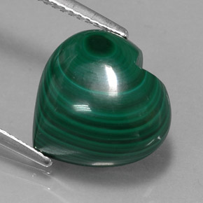 9.08캐럿 천연 여러 가지 빛깔의 녹색 말라카이트, 하트 모양, 13.1×12.9 mm, 불투명체