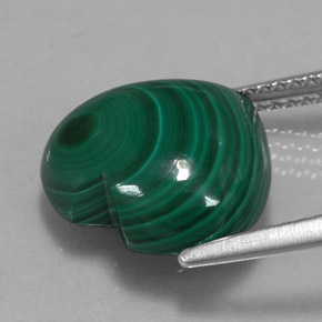 9.08캐럿 천연 여러 가지 빛깔의 녹색 말라카이트, 하트 모양, 13.1×12.9 mm, 불투명체