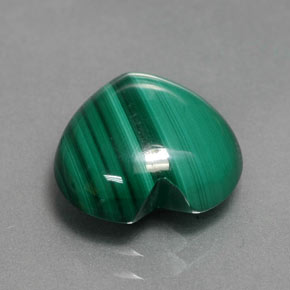 5.31캐럿 천연 여러 가지 빛깔의 녹색 말라카이트, 하트 모양, 11.1×10.8 mm, 불투명체