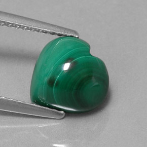 3.37캐럿 천연 여러 가지 빛깔의 녹색 말라카이트, 하트 모양, 8.9×8.8 mm, 불투명체