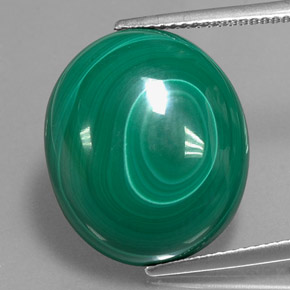 24.67캐럿 천연 여러 가지 빛깔의 녹색 말라카이트, 타원형 컷, 19×16.1 mm, 불투명체