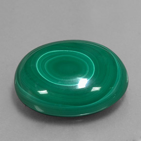 24.67캐럿 천연 여러 가지 빛깔의 녹색 말라카이트, 타원형 컷, 19×16.1 mm, 불투명체