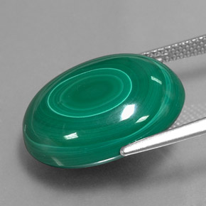 24.67캐럿 천연 여러 가지 빛깔의 녹색 말라카이트, 타원형 컷, 19×16.1 mm, 불투명체