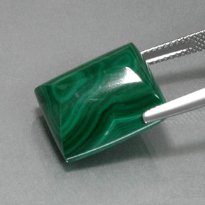 22.88캐럿 천연 여러 가지 빛깔의 녹색 말라카이트, 바게트, 16.2×13.4 mm, 불투명체