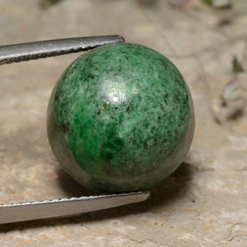 16.40ct 자연스러운 옅은 소나무 녹색 앉아-앉아, 둥근, 불투명체